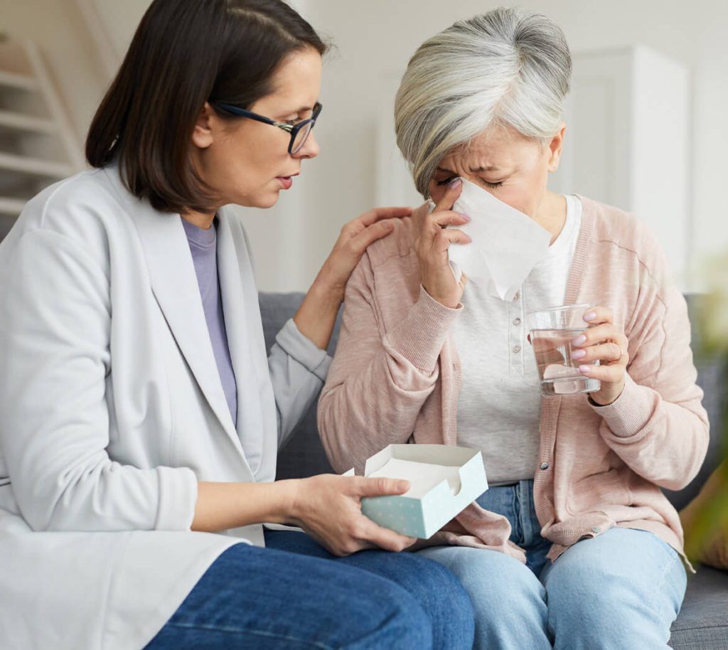 senior woman crying during therapy session SH6GXQ3